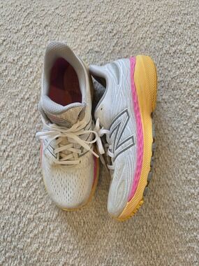 New Balance 860v12 Grey Pink Running Shoes Size 9